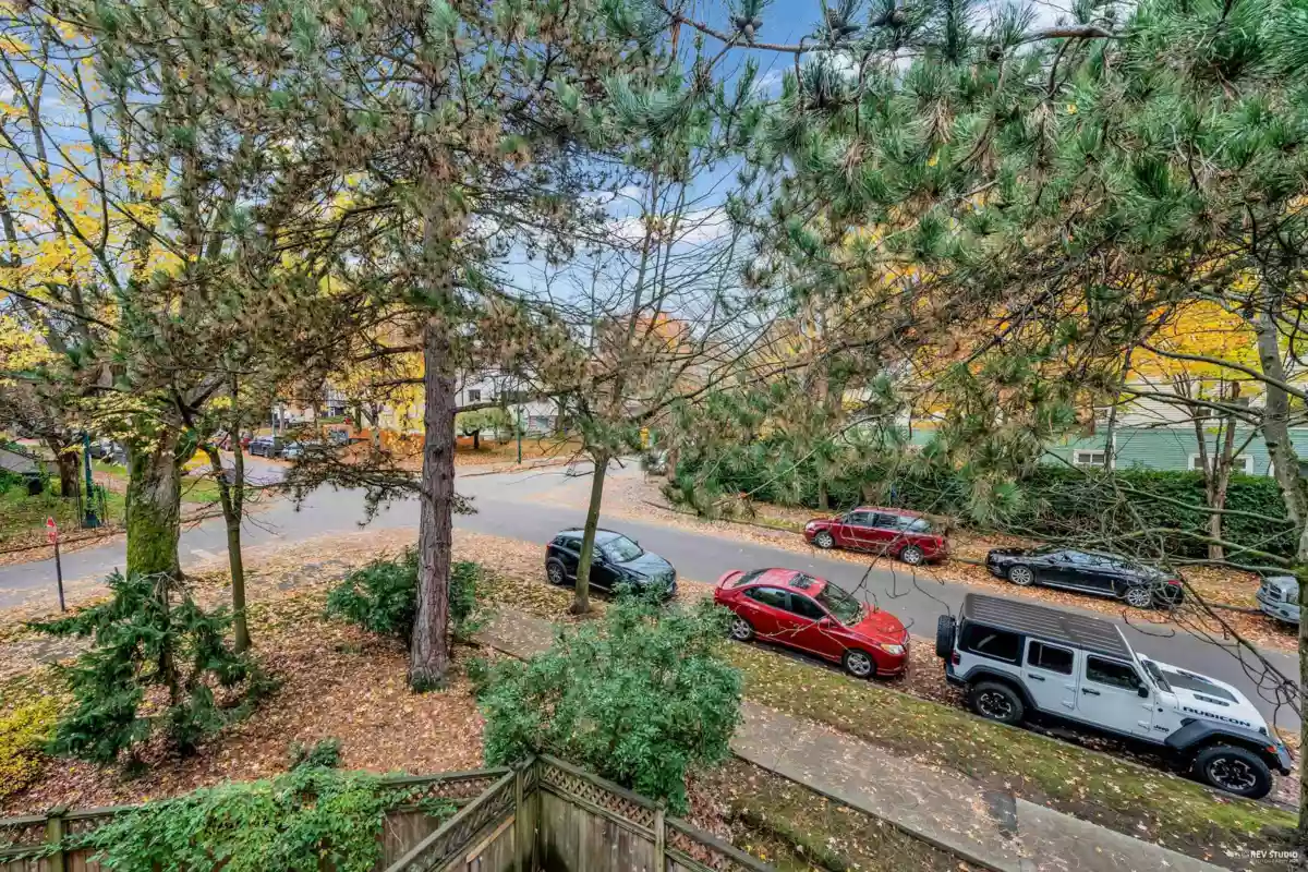 Entry Foyer Photo of 309 825 E 7th Avenue, Vancouver, BC