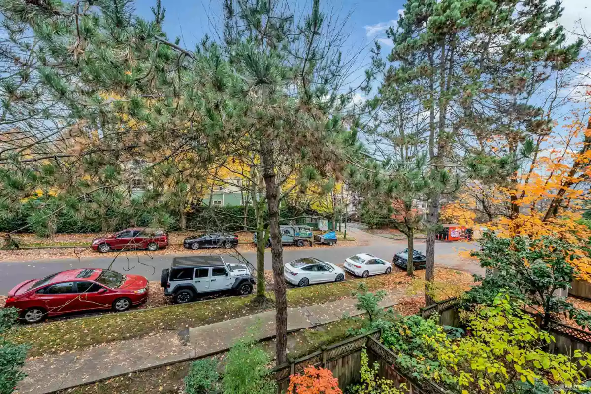 Primary Bathroom Photo of 309 825 E 7th Avenue, Vancouver, BC