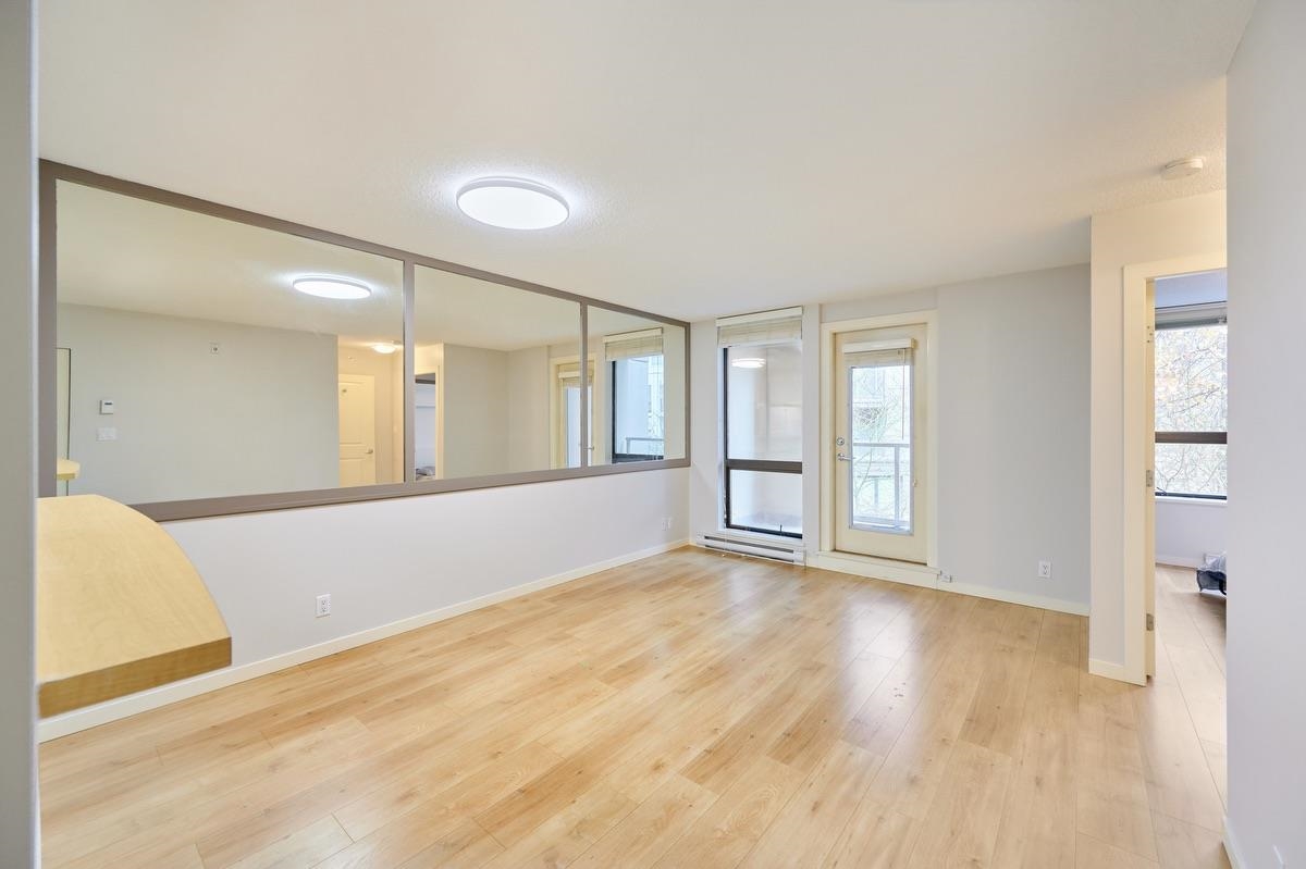 Dining Area Photo of 318 3638 Vanness Avenue, Vancouver, BC
