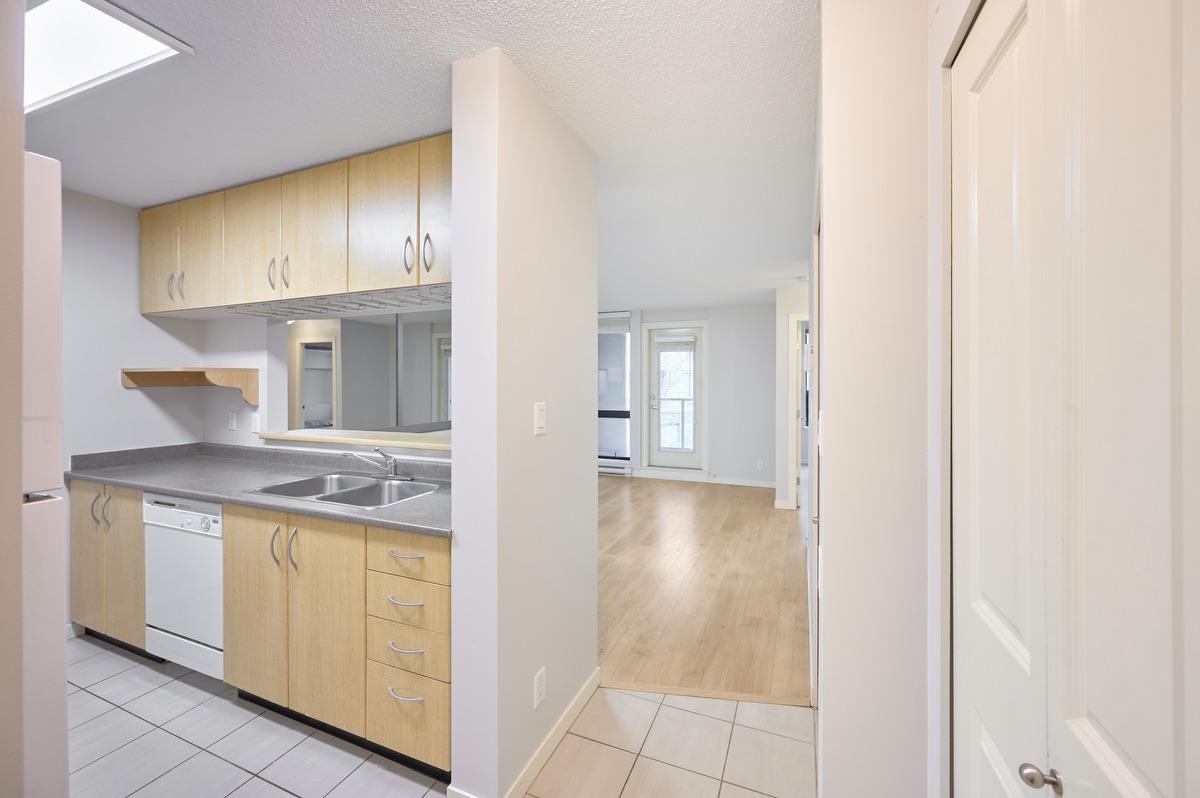 Walk-In Closet Photo of 318 3638 Vanness Avenue, Vancouver, BC