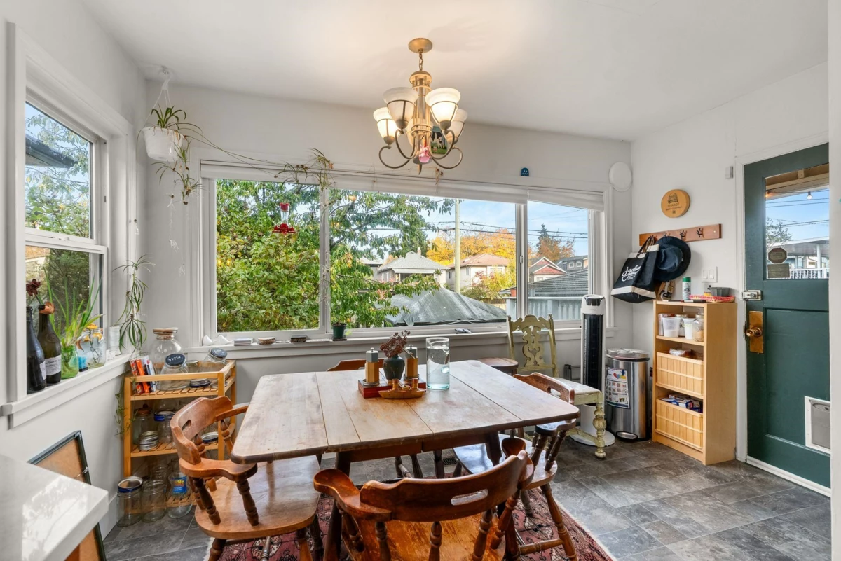 Breakfast Nook Photo of 831 E 38th Avenue, Vancouver, BC