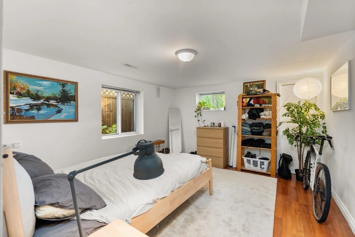 Front Yard Photo of 831 E 38th Avenue, Vancouver, BC