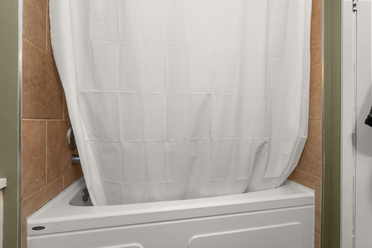 Hot Tub / Spa Photo of 831 E 38th Avenue, Vancouver, BC