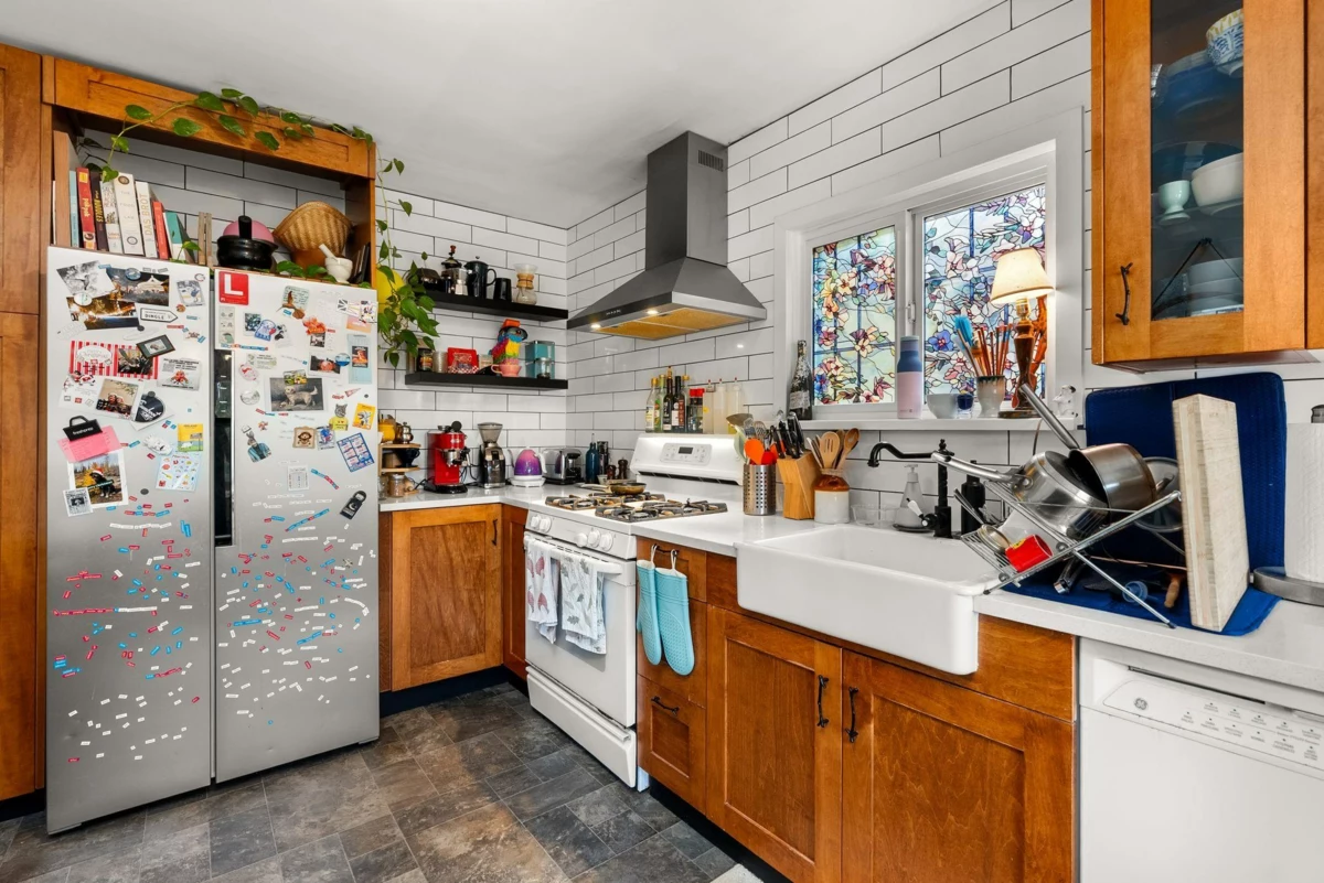 Kitchen Photo of 831 E 38th Avenue, Vancouver, BC