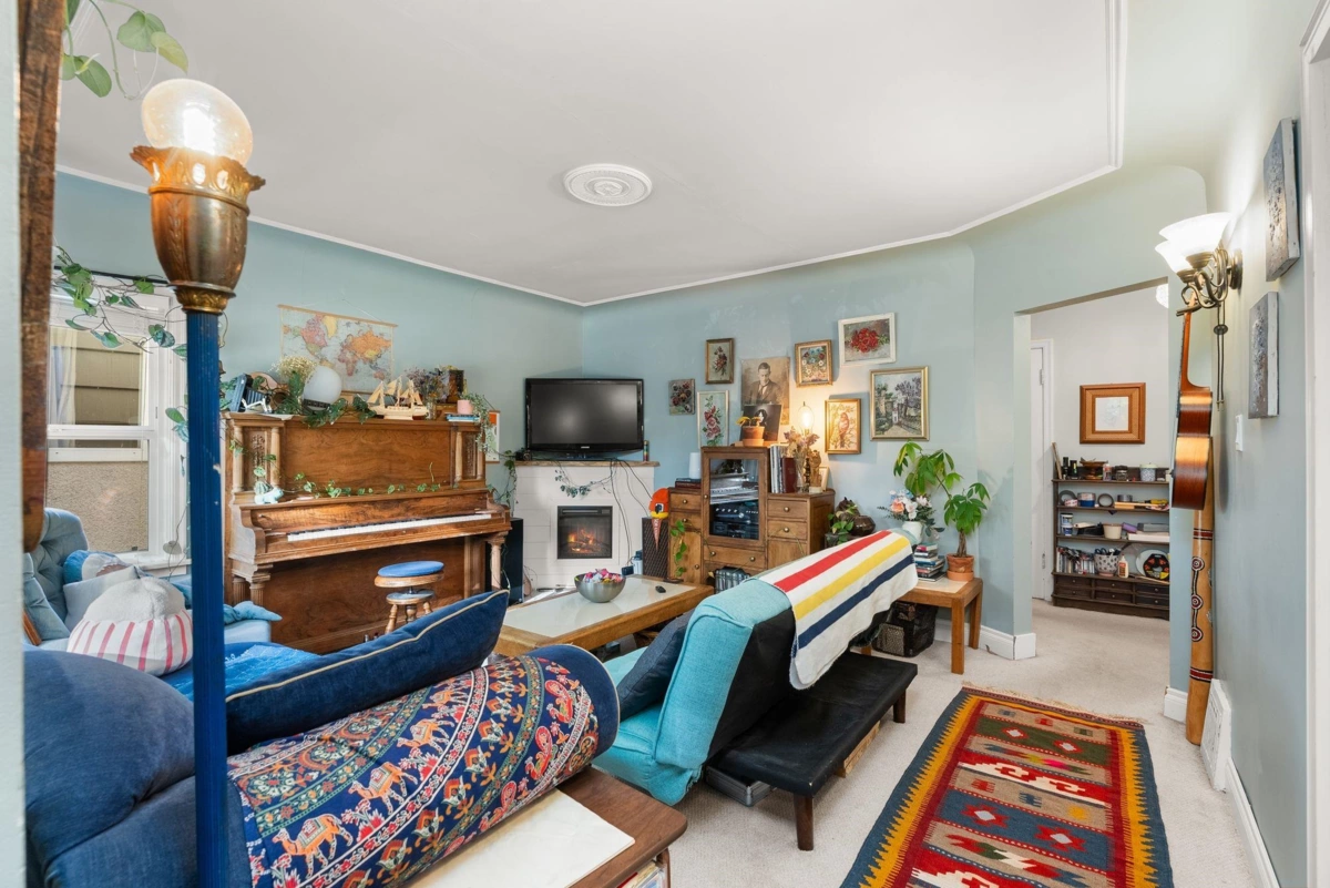 Living Room Photo of 831 E 38th Avenue, Vancouver, BC