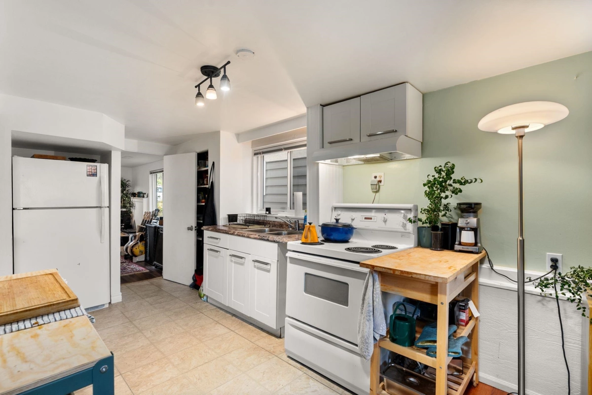 Staircase Photo of 831 E 38th Avenue, Vancouver, BC