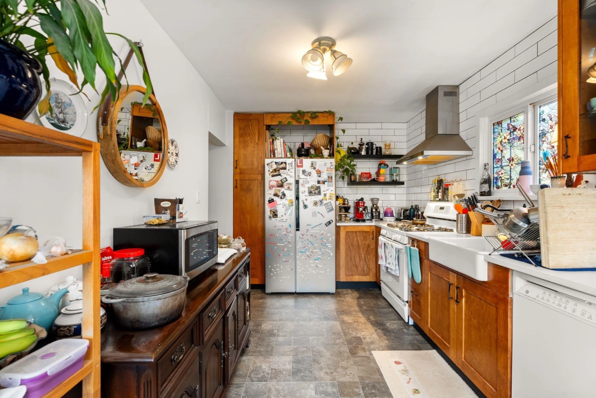 Walk-In Closet Photo of 831 E 38th Avenue, Vancouver, BC