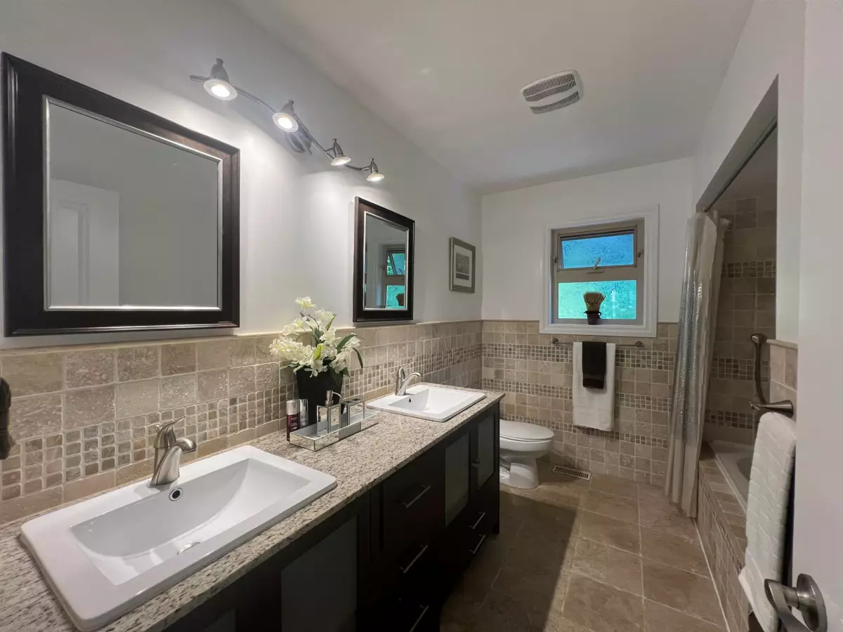 Backyard Photo of 3791 Southridge Avenue, West Vancouver, BC