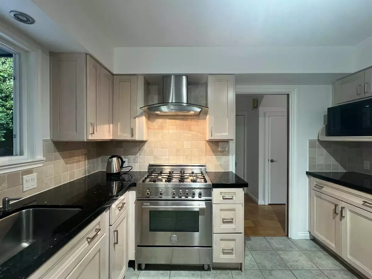 Bedroom 2 Photo of 3791 Southridge Avenue, West Vancouver, BC