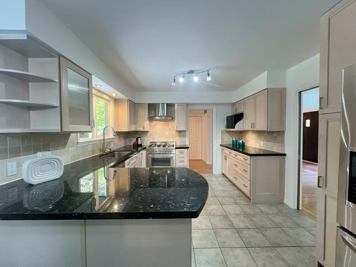 Bedroom 3 Photo of 3791 Southridge Avenue, West Vancouver, BC