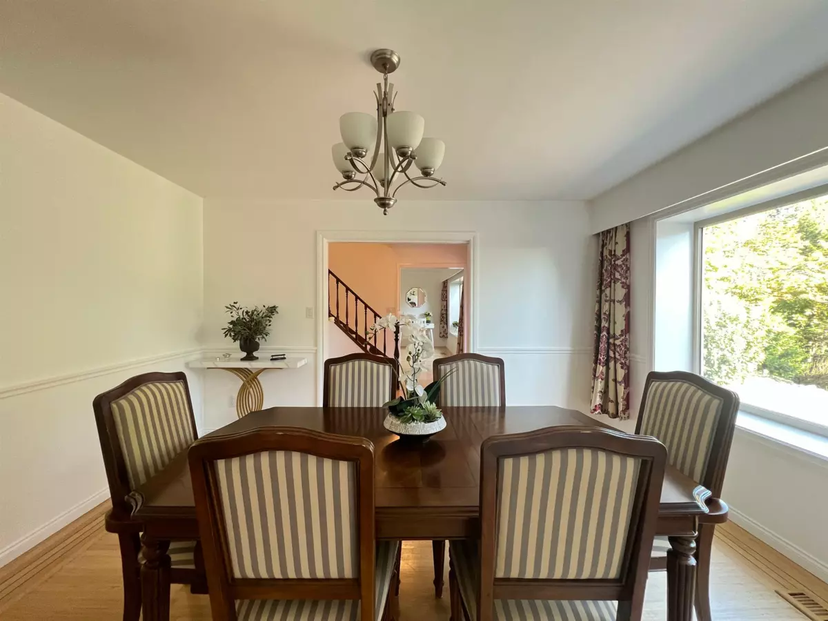 Breakfast Nook Photo of 3791 Southridge Avenue, West Vancouver, BC