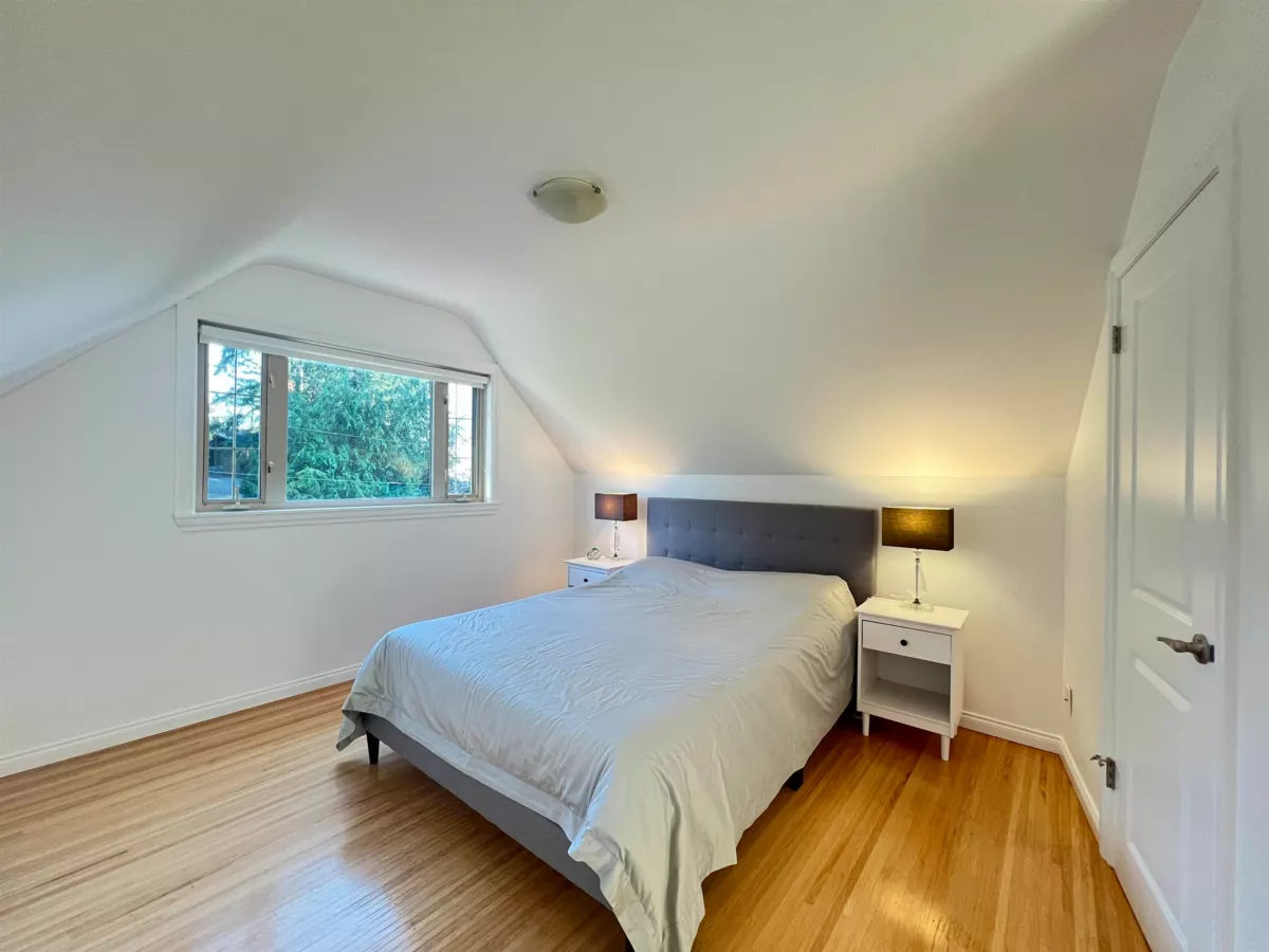 Front Yard Photo of 3791 Southridge Avenue, West Vancouver, BC