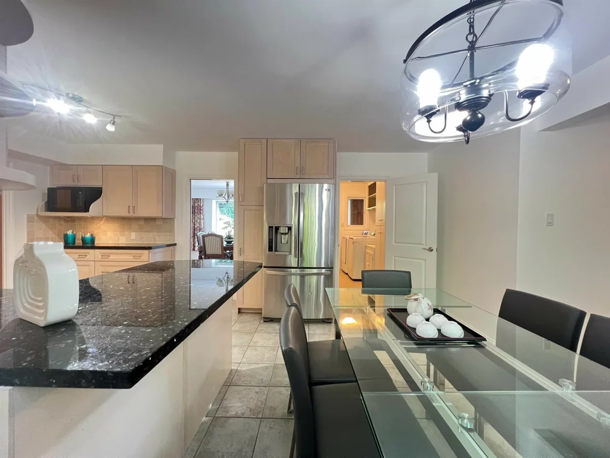 Guest Bathroom Photo of 3791 Southridge Avenue, West Vancouver, BC