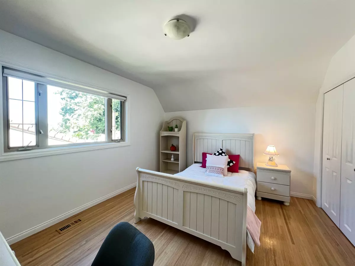 Hot Tub / Spa Photo of 3791 Southridge Avenue, West Vancouver, BC