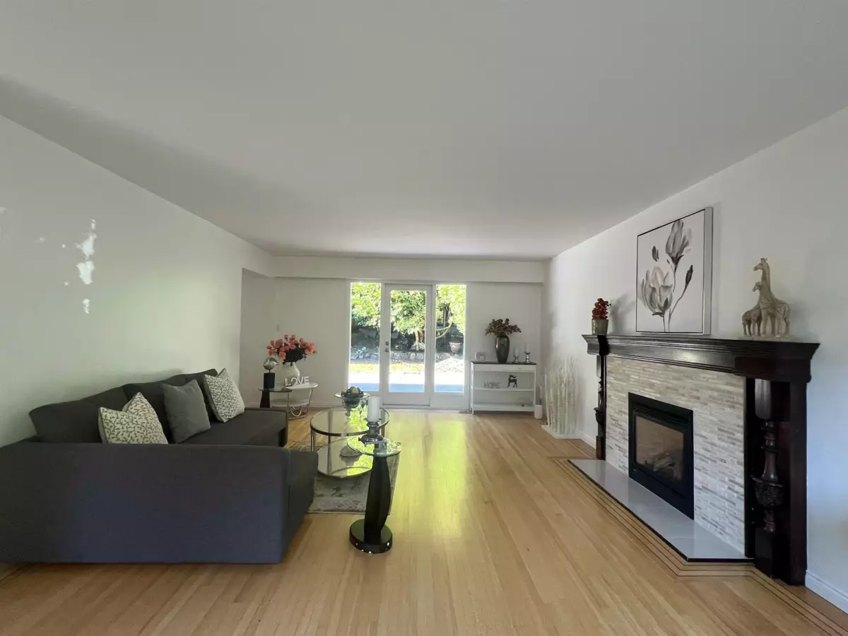 Kitchen Photo of 3791 Southridge Avenue, West Vancouver, BC