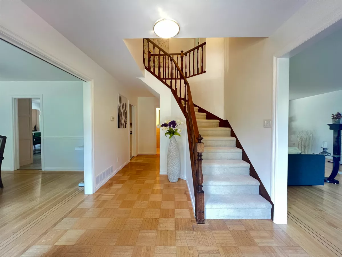 Laundry Room Photo of 3791 Southridge Avenue, West Vancouver, BC