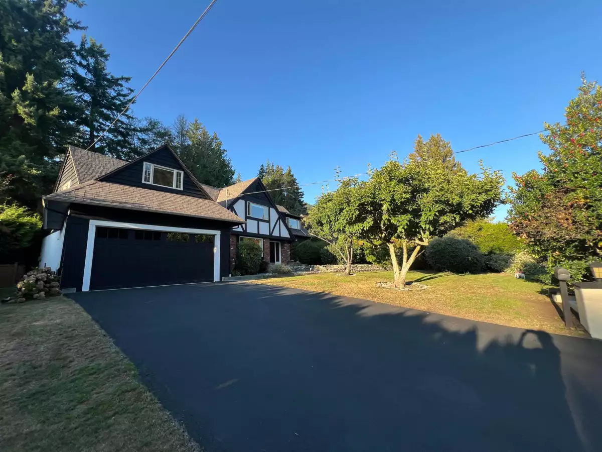 Playground / Recreational Area Near 3791 Southridge Avenue, West Vancouver, BC