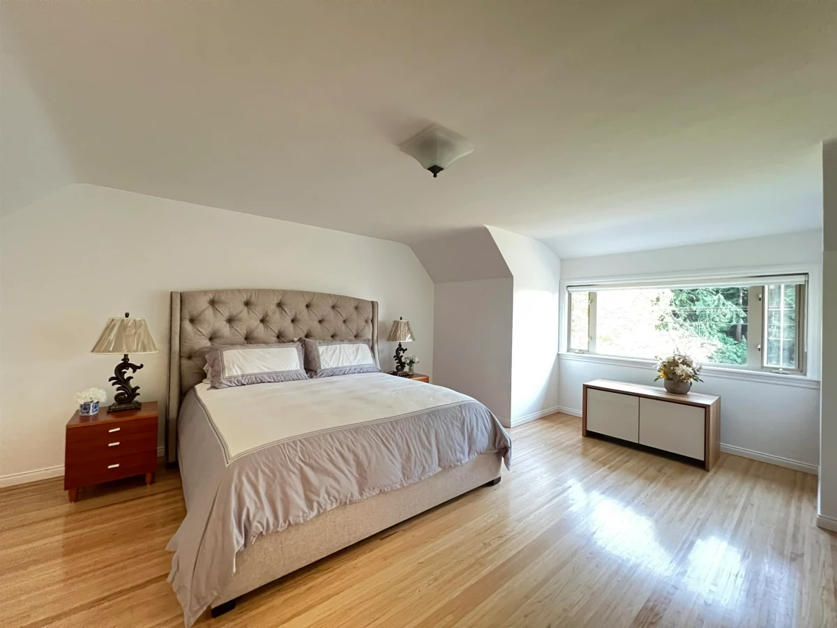 Staircase Photo of 3791 Southridge Avenue, West Vancouver, BC