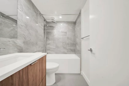 Primary Bathroom Photo of 2101 13675 107a Avenue, Surrey, BC