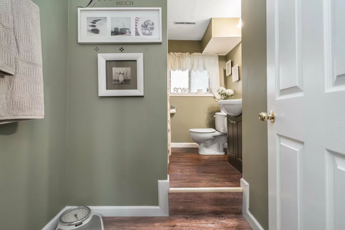 Basement Recreation Room Photo of 46102 Griffin Drive, Chilliwack, BC