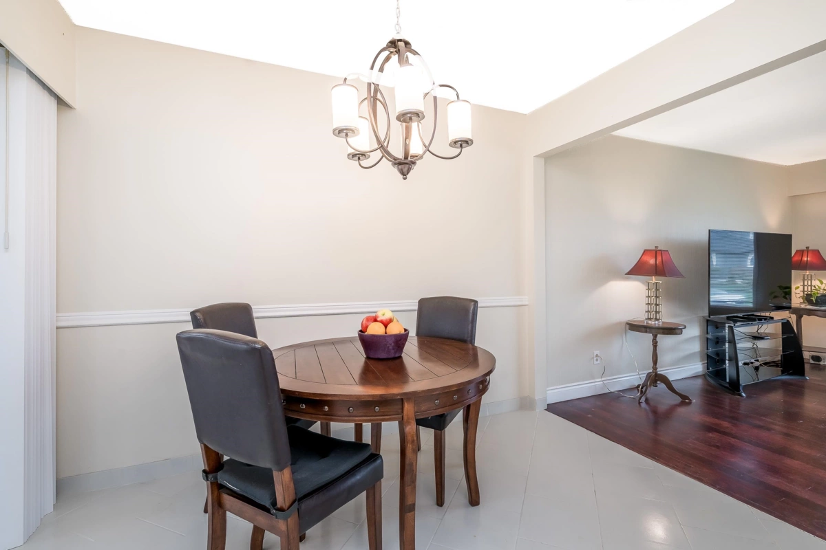 Breakfast Nook Photo of 46102 Griffin Drive, Chilliwack, BC