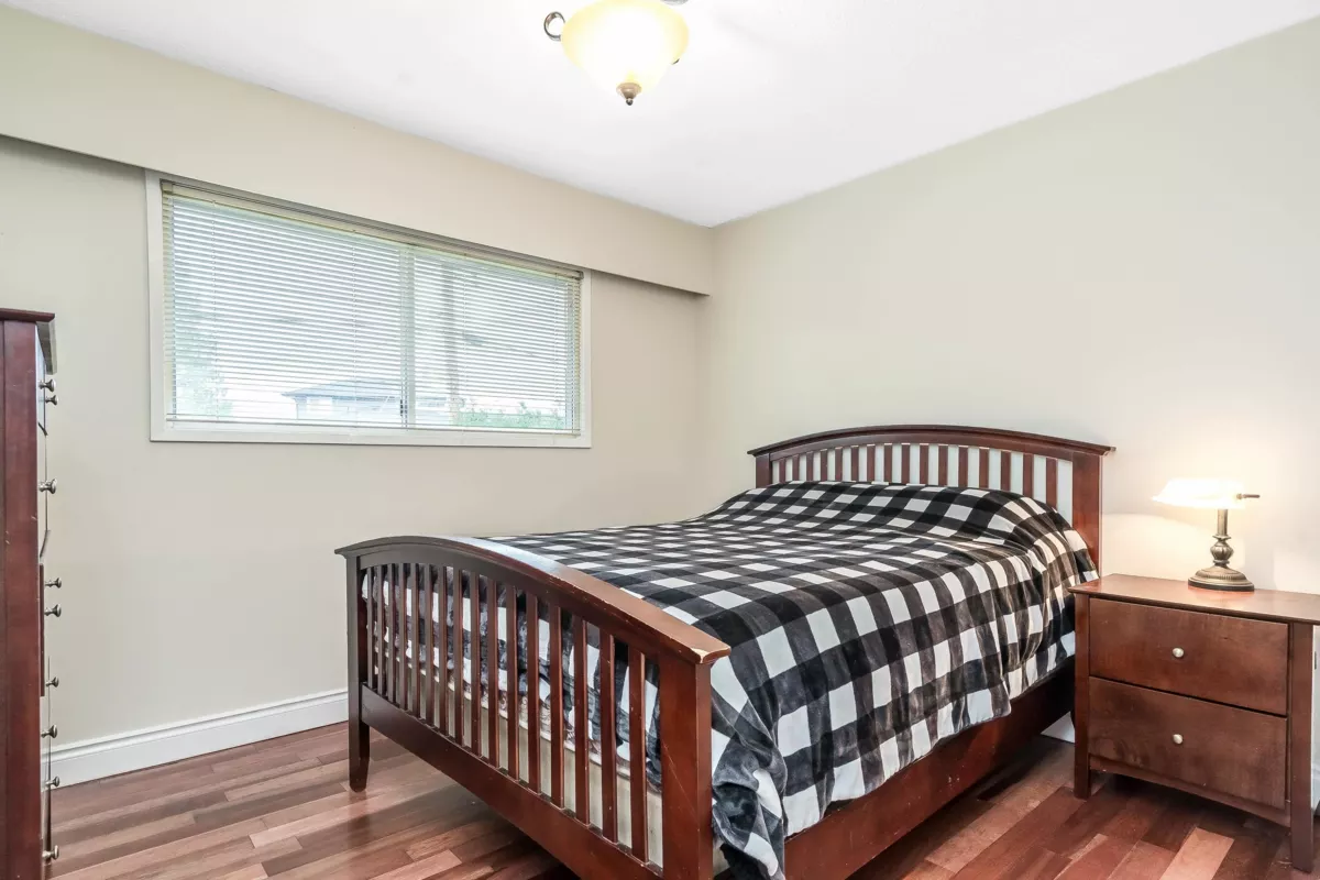 Guest Bathroom Photo of 46102 Griffin Drive, Chilliwack, BC