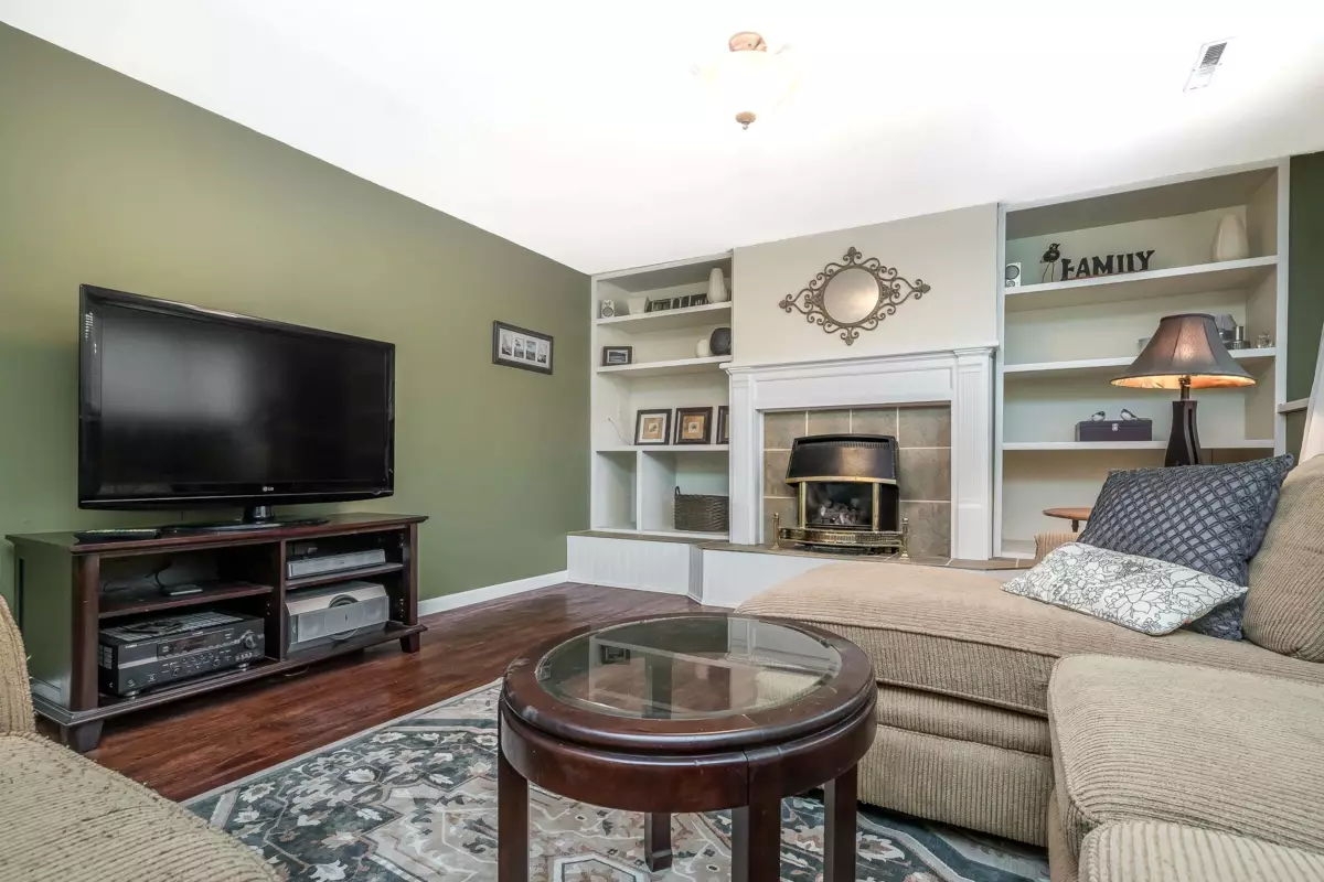Hallway Photo of 46102 Griffin Drive, Chilliwack, BC