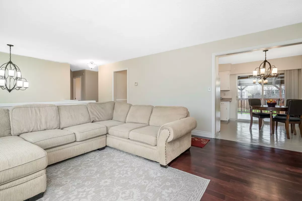 Kitchen Island Photo of 46102 Griffin Drive, Chilliwack, BC