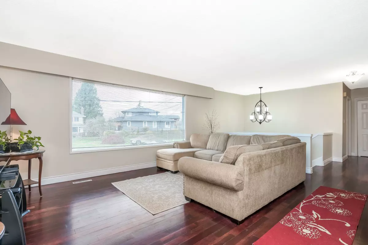 Kitchen Photo of 46102 Griffin Drive, Chilliwack, BC