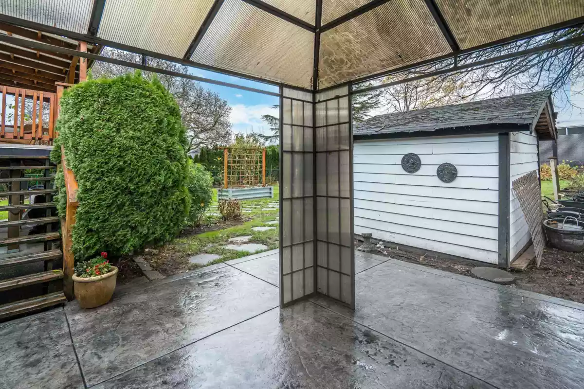 Swimming Pool Photo of 46102 Griffin Drive, Chilliwack, BC