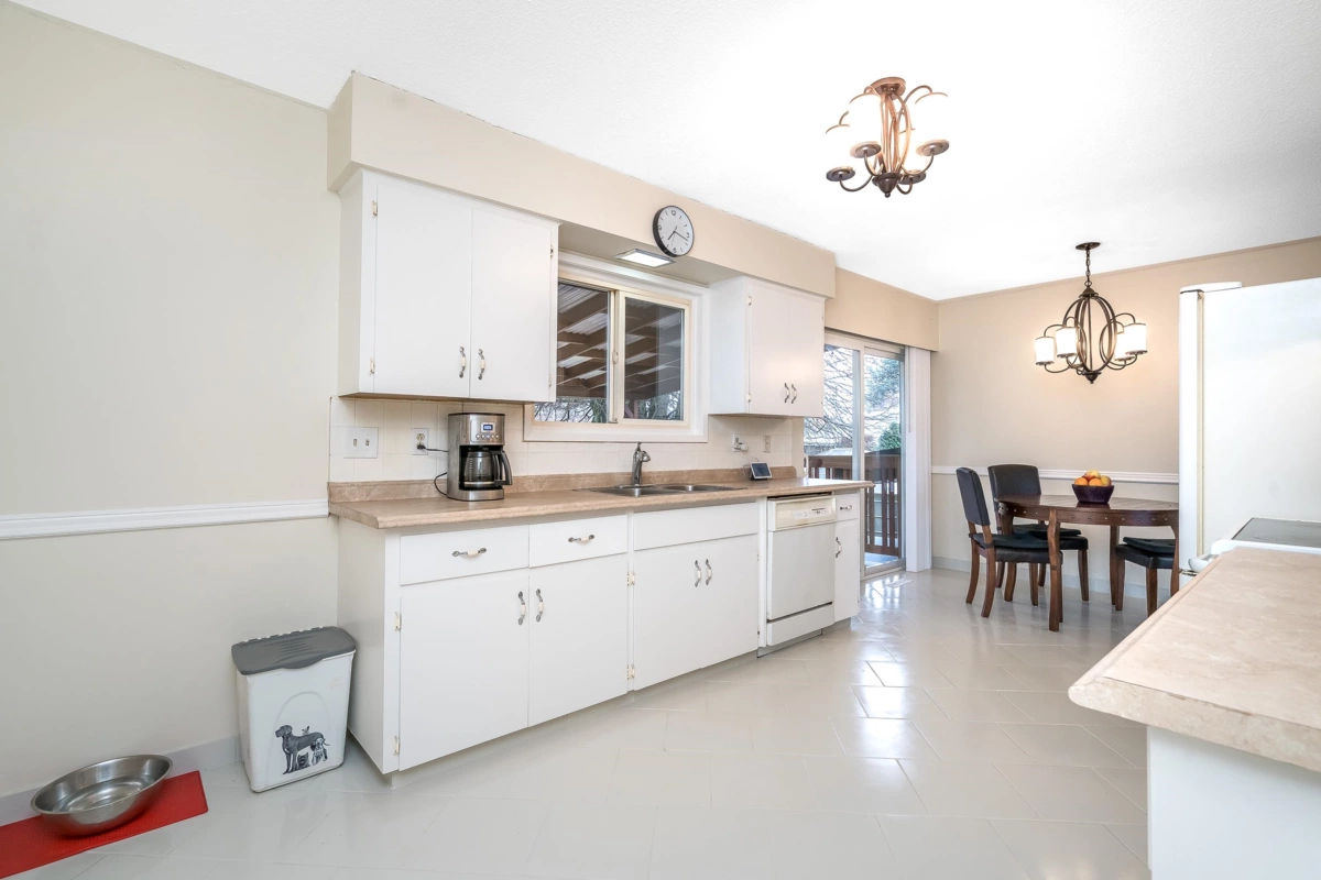 Walk-In Closet Photo of 46102 Griffin Drive, Chilliwack, BC