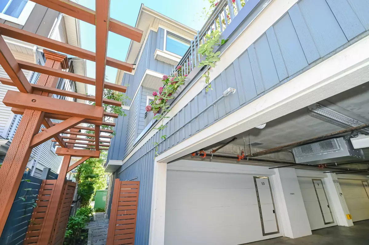 Front Yard Photo of 10 8377 Jones Road, Richmond, BC