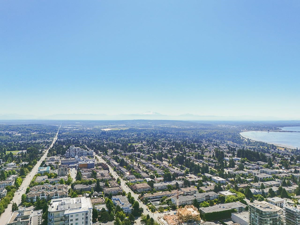 Backyard Photo of 1805 1500 Martin Street, White Rock, BC