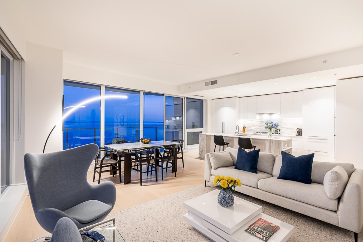 Dining Area Photo of 1805 1500 Martin Street, White Rock, BC