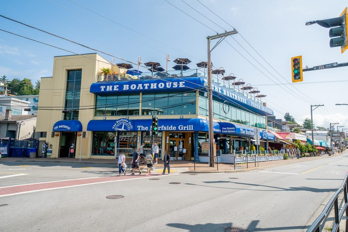 Front Yard Photo of 1805 1500 Martin Street, White Rock, BC