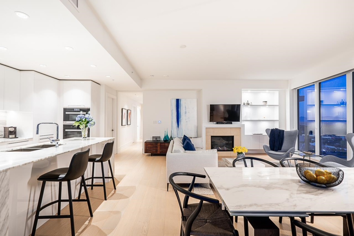 Kitchen Island Photo of 1805 1500 Martin Street, White Rock, BC