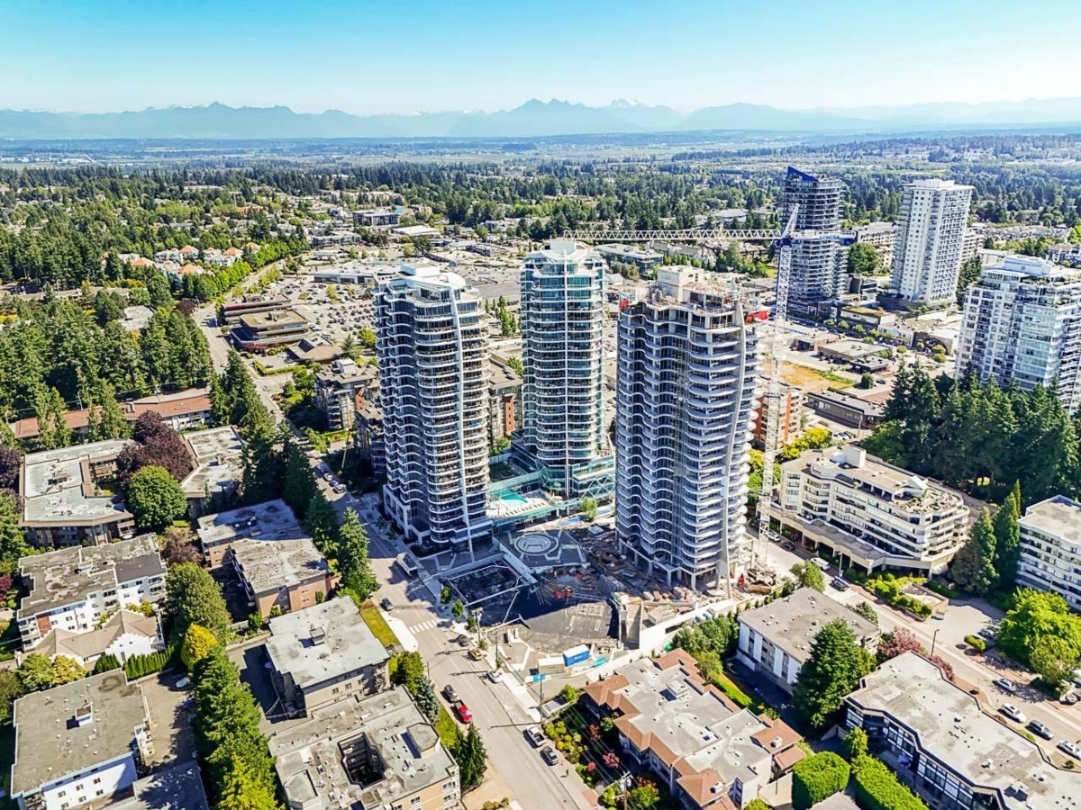 Walk-In Closet Photo of 1805 1500 Martin Street, White Rock, BC