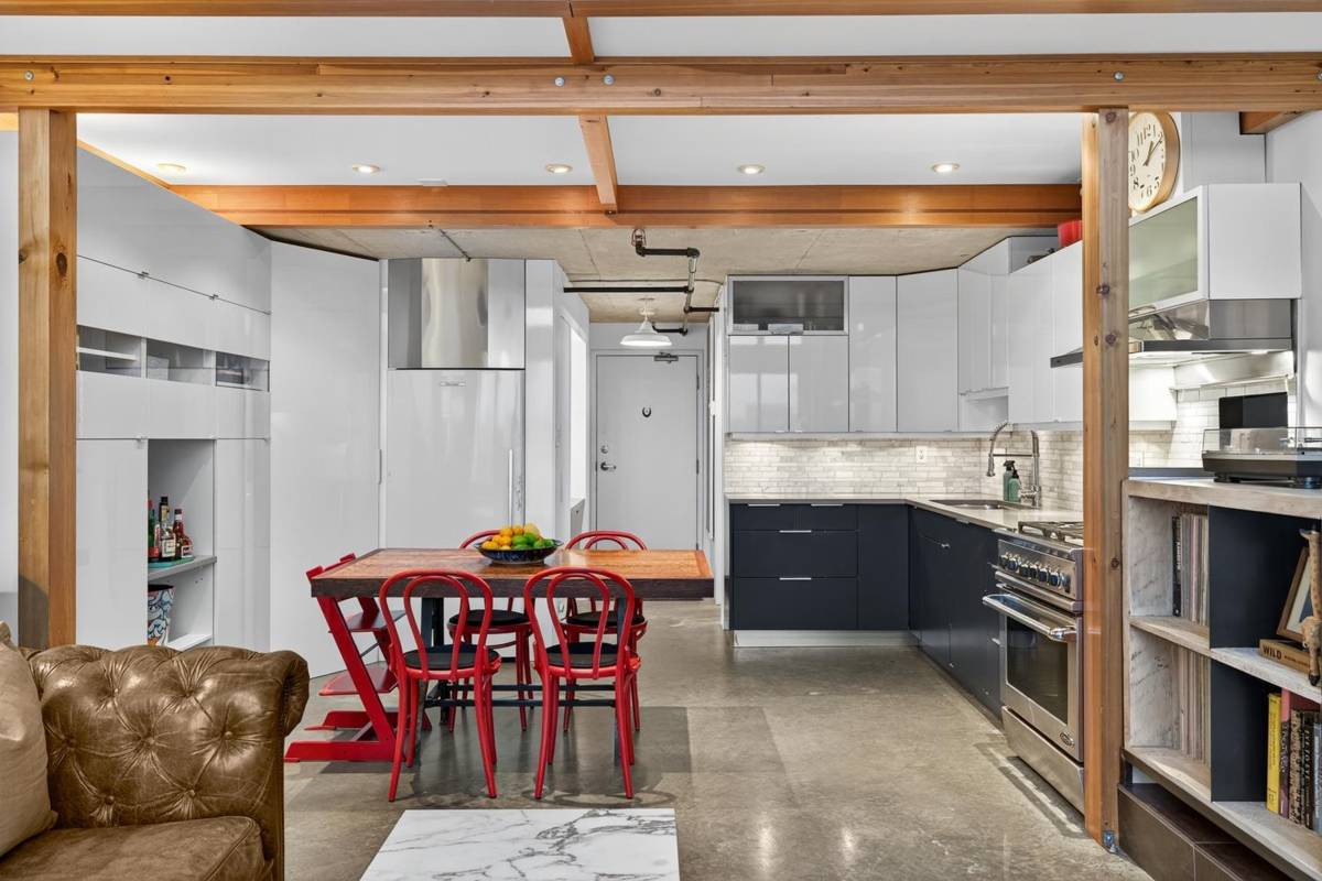 Family Room Photo of 403 289 Alexander Street, Vancouver, BC