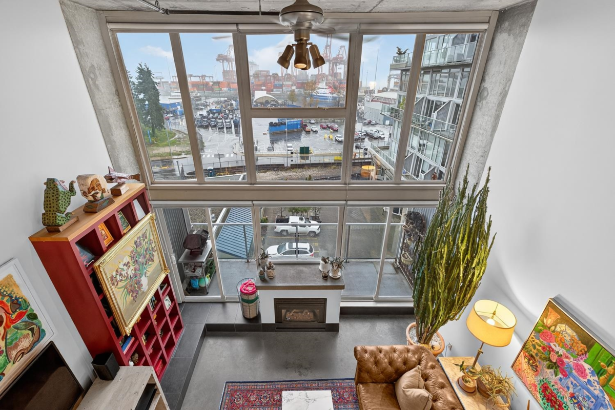 Hallway Photo of 403 289 Alexander Street, Vancouver, BC