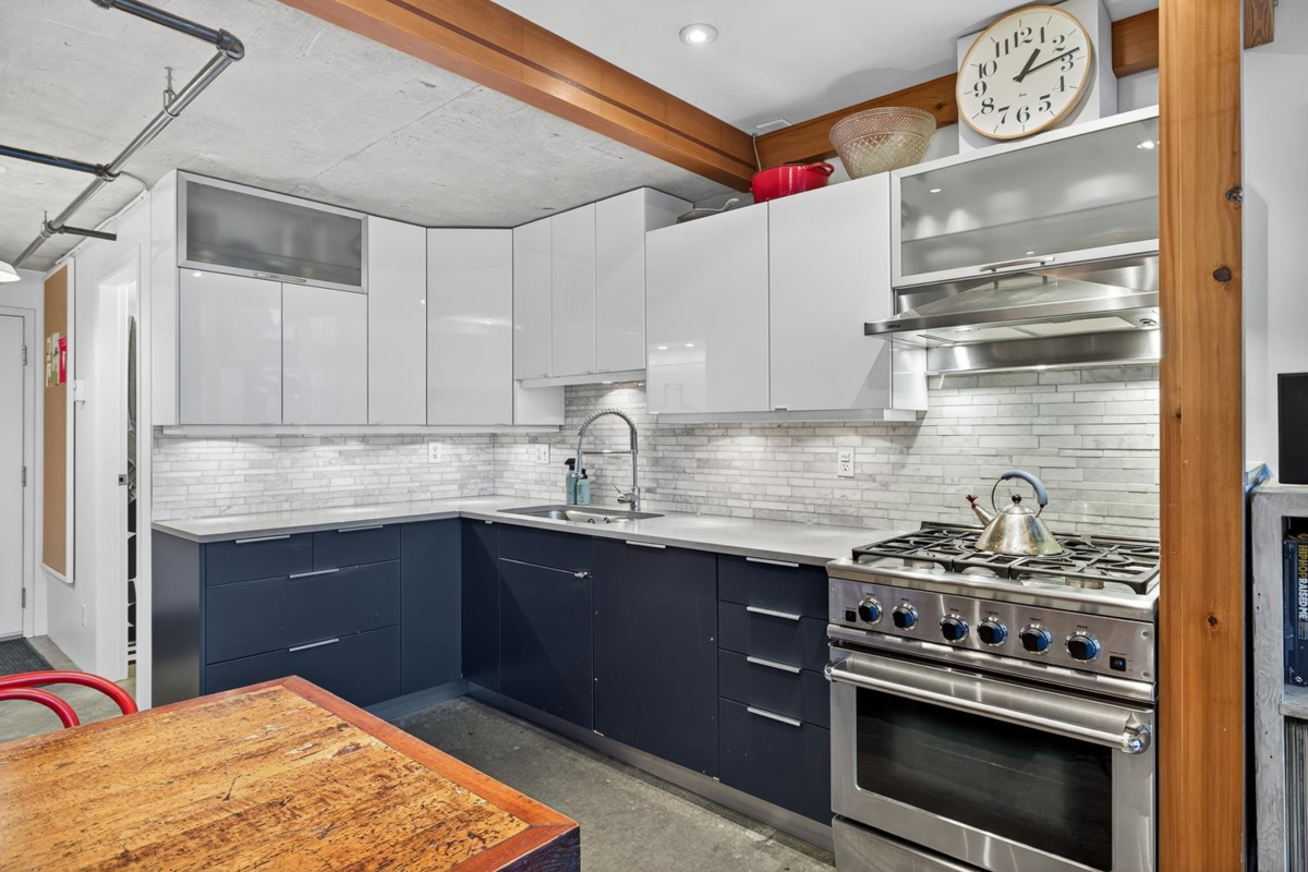 Kitchen Photo of 403 289 Alexander Street, Vancouver, BC