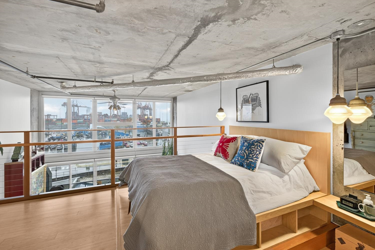 Laundry Room Photo of 403 289 Alexander Street, Vancouver, BC