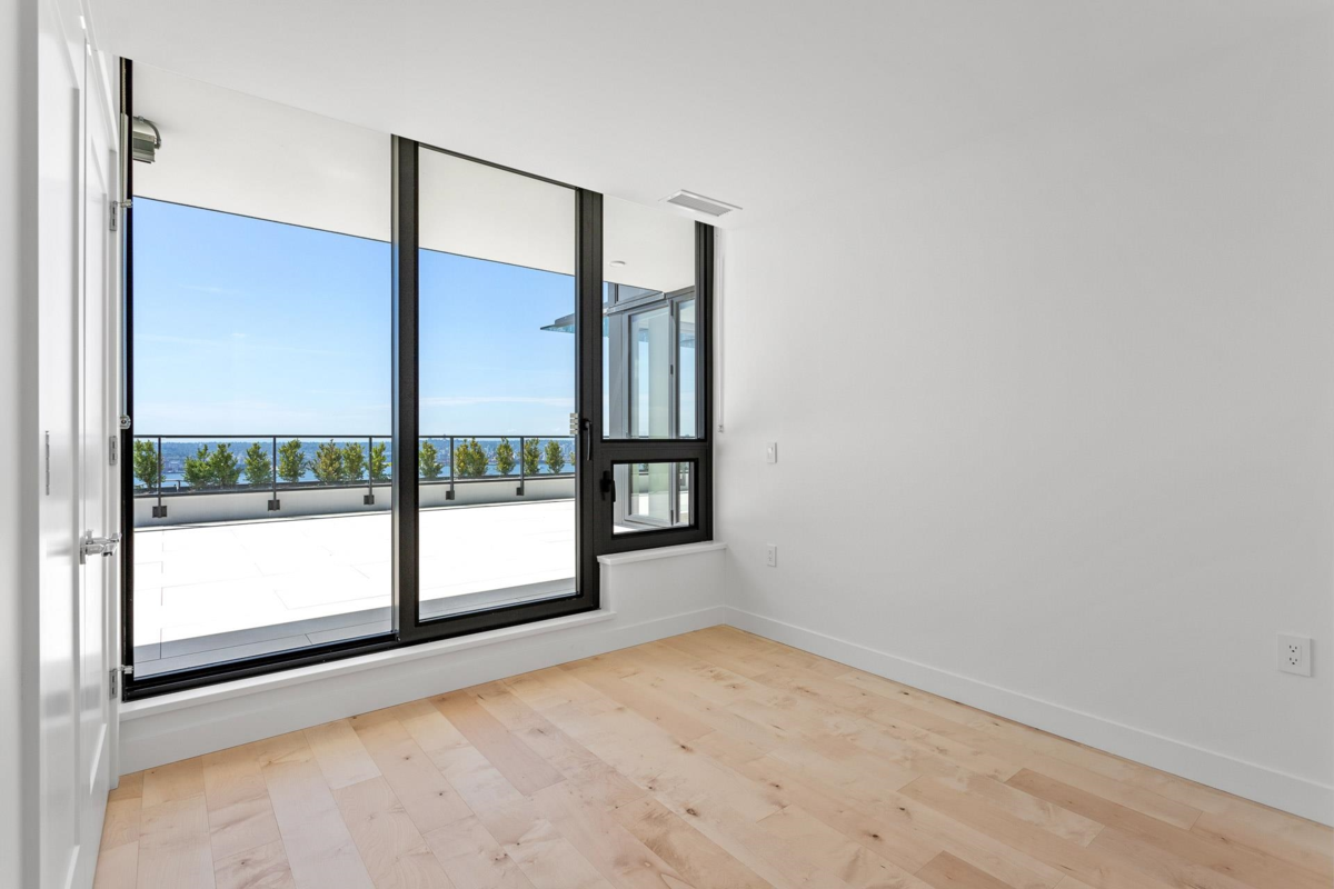 Basement Recreation Room Photo of 1602 135 E 13th Street, North Vancouver, BC