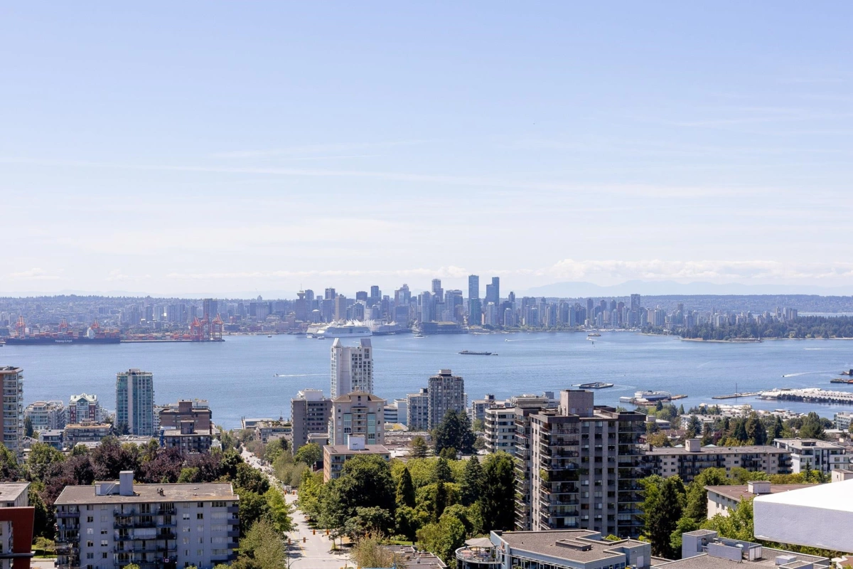 Front Yard Photo of 1602 135 E 13th Street, North Vancouver, BC