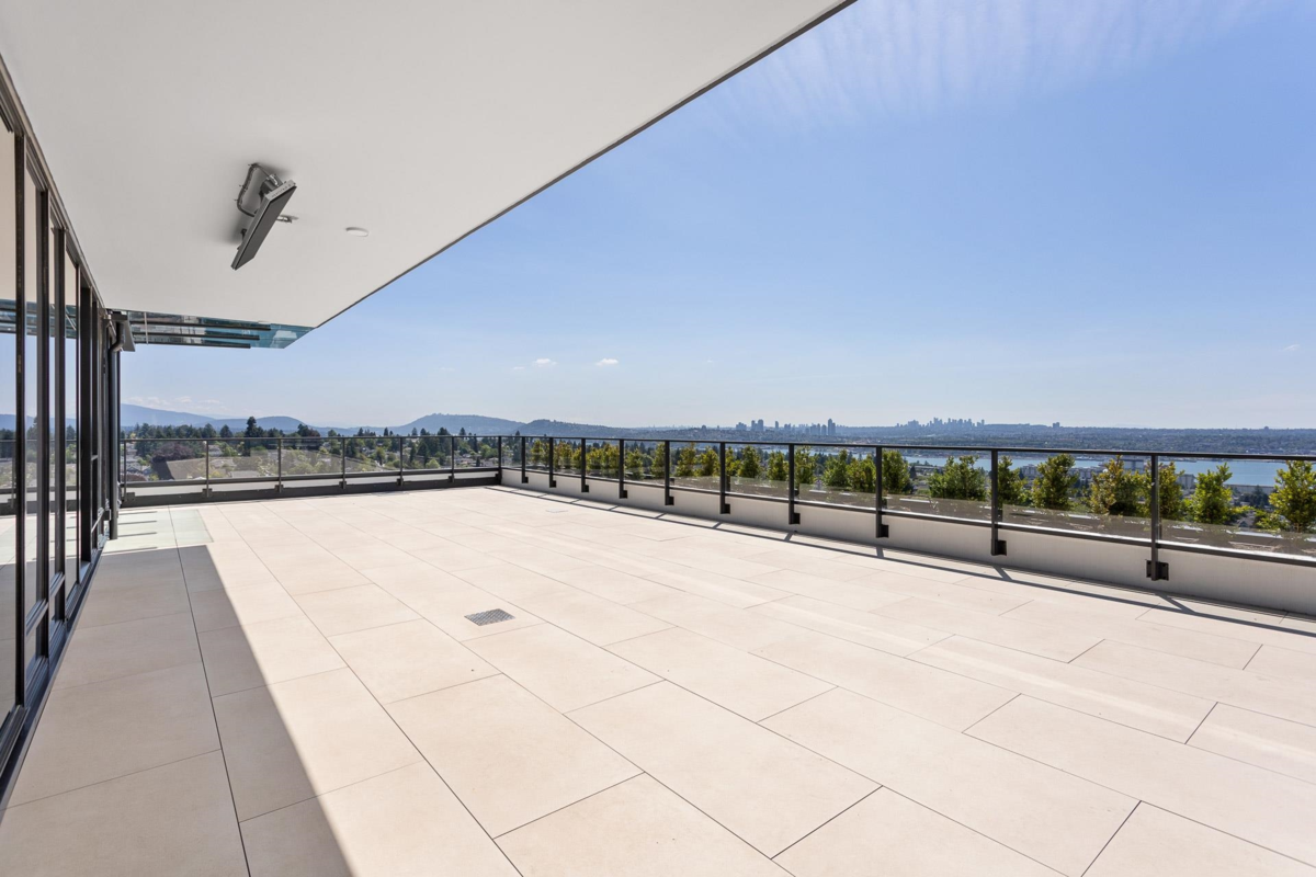 Hallway Photo of 1602 135 E 13th Street, North Vancouver, BC