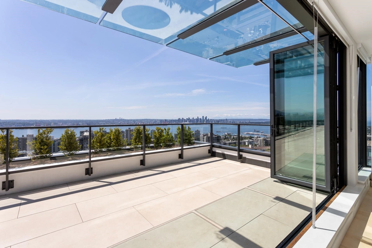 Kitchen Photo of 1602 135 E 13th Street, North Vancouver, BC