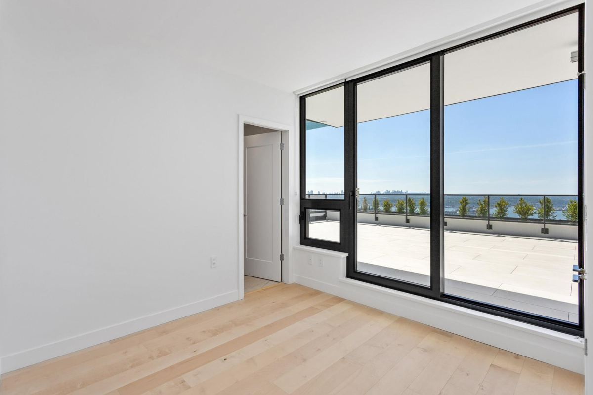Laundry Room Photo of 1602 135 E 13th Street, North Vancouver, BC
