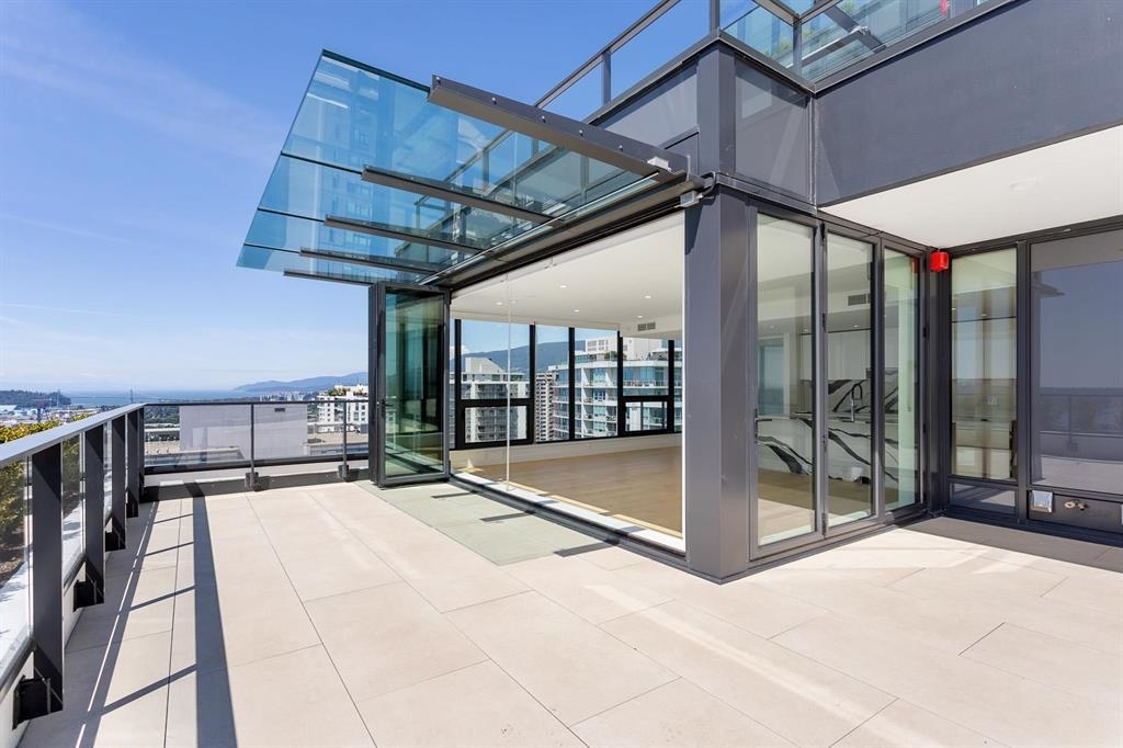 Pantry Photo of 1602 135 E 13th Street, North Vancouver, BC