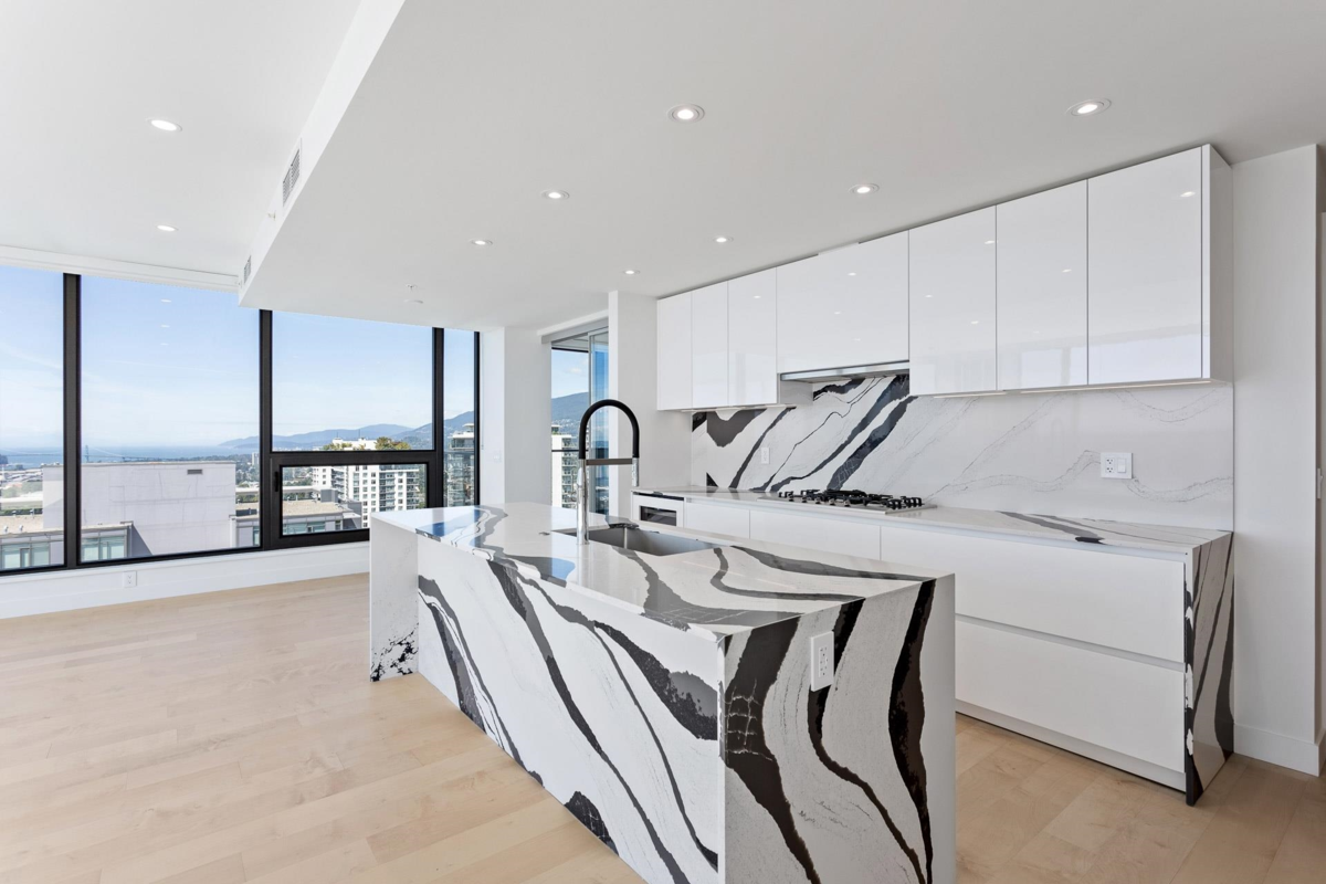 Walk-In Closet Photo of 1602 135 E 13th Street, North Vancouver, BC