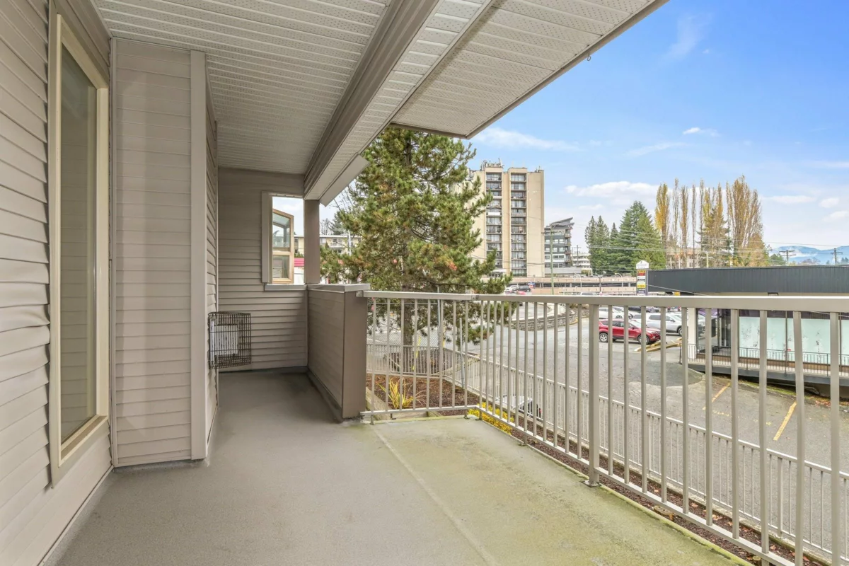 Basement Recreation Room Photo of 204 33478 Roberts Avenue, Abbotsford, BC
