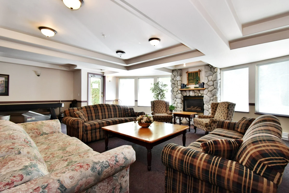 Entry Foyer Photo of 204 33478 Roberts Avenue, Abbotsford, BC